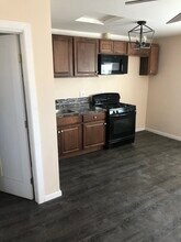 4591 Apricot Rd, Unit Studio in Simi Valley, CA - Foto de edificio - Building Photo