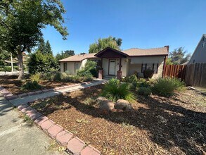 406 N Santa Cruz Ave in Modesto, CA - Building Photo - Building Photo