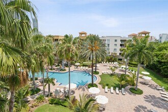 100 Meridian Ave in Miami Beach, FL - Building Photo - Building Photo