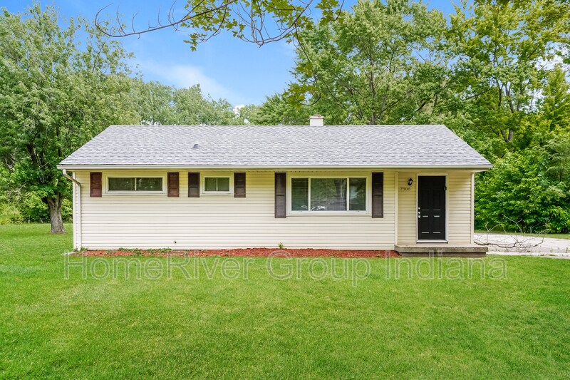 7306 North Dr in Lawrence, IN - Foto de edificio
