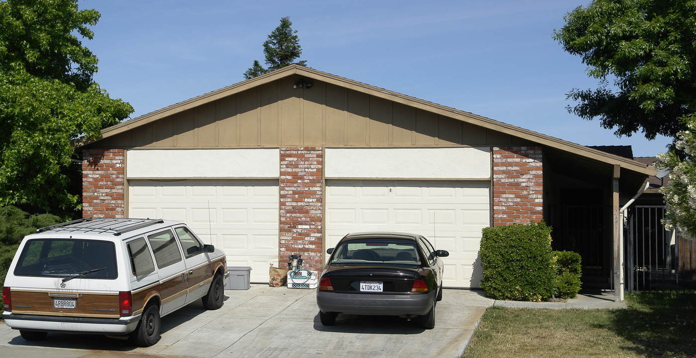 1421 Balhan Dr in Concord, CA - Building Photo