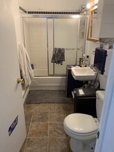 675 Washington St, Unit 2 in Brookline, MA - Foto de edificio - Building Photo