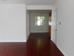 4267 Van Nuys Blvd in Sherman Oaks, CA - Foto de edificio - Building Photo