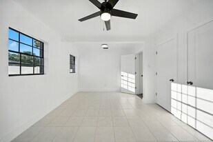 4613 W Fair Oaks Ave in Tampa, FL - Building Photo