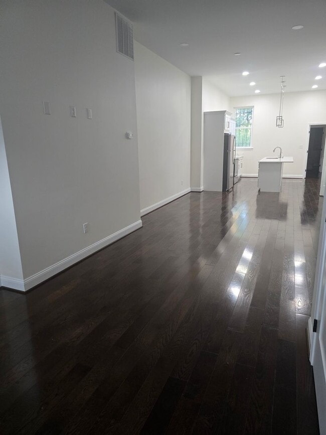 property at 516 N Carrollton Ave