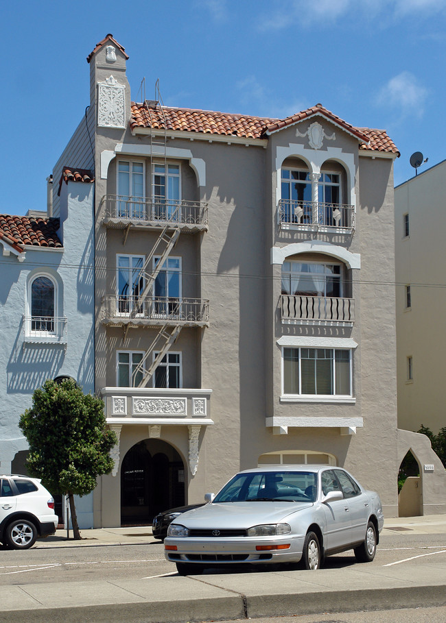 3670 Fillmore St in San Francisco, CA - Building Photo - Building Photo