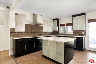 8921 Ashcroft Ave in West Hollywood, CA - Building Photo - Building Photo