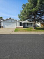 4316 Leafmont Way in Sacramento, CA - Building Photo