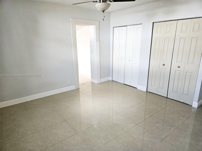 660 SW 69th Ter in Pembroke Pines, FL - Building Photo - Building Photo