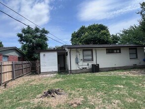 2428 Klondike Dr in Dallas, TX - Building Photo - Building Photo