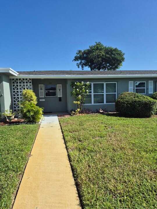 737 High Point Blvd in Delray Beach, FL - Building Photo