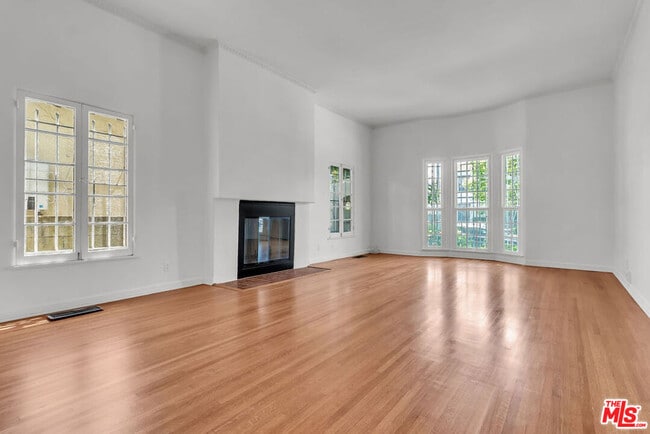 118 N Harper Ave in Los Angeles, CA - Building Photo - Building Photo