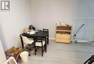 909-60909 Bay St. in Toronto, ON - Building Photo - Building Photo