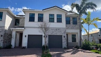 7236 SW 46th St in Davie, FL - Building Photo