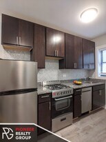437 W Belden, Unit 429.5-203 in Chicago, IL - Building Photo