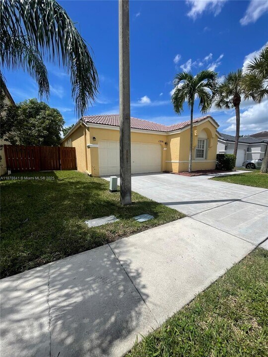 1356 NW 159th Ln in Pembroke Pines, FL - Building Photo