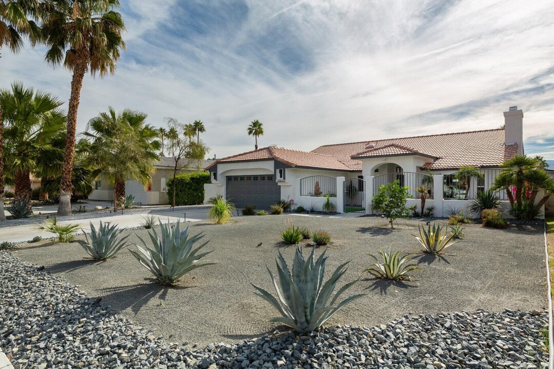 68605 Tachevah Dr in Cathedral City, CA - Building Photo