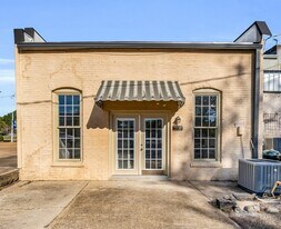 463 Commerce St, Unit #2 in West Point, MS - Building Photo