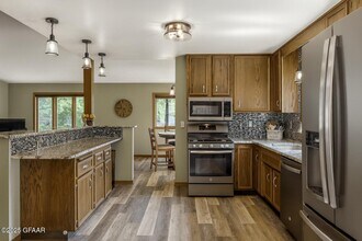 3402 Par St N in Fargo, ND - Foto de edificio - Building Photo