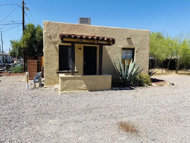 property at 2632 N Stone Ave