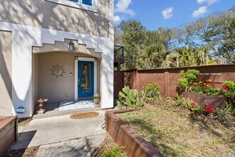 3341 1st Ave in Fernandina Beach, FL - Foto de edificio - Building Photo