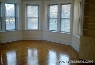 281 St Paul St in Brookline, MA - Building Photo - Building Photo