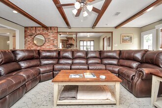 9811 Rocktree Dr in Houston, TX - Building Photo - Building Photo