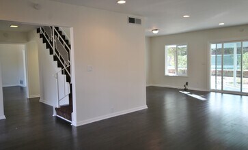 10141 Genesta Ave in Los Angeles, CA - Foto de edificio - Building Photo