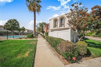 8249 Haseltine Green in Buena Park, CA - Building Photo - Building Photo