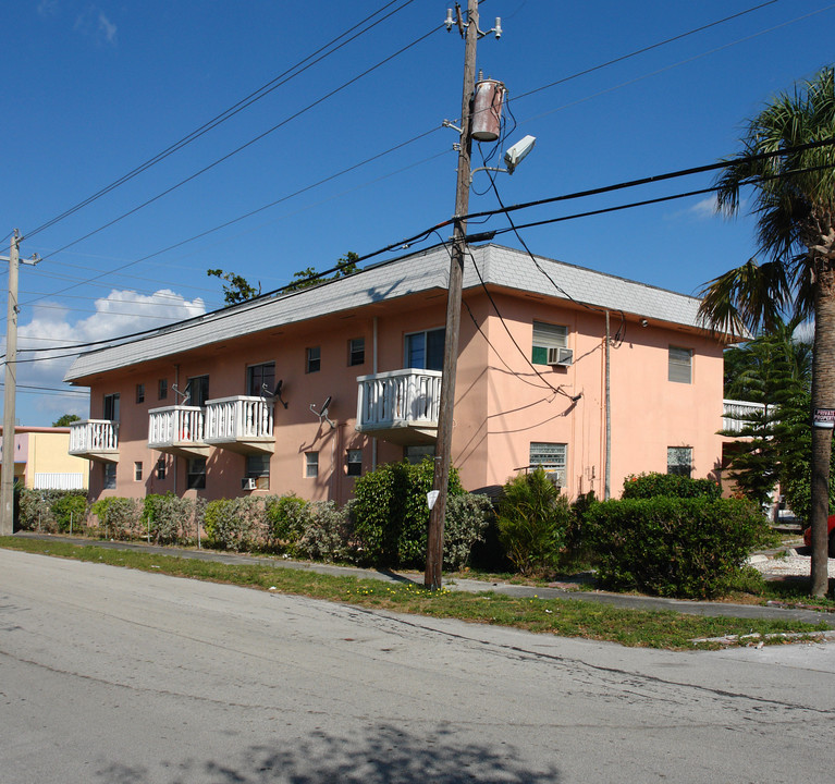 1101 N 22nd Ave in Hollywood, FL - Foto de edificio
