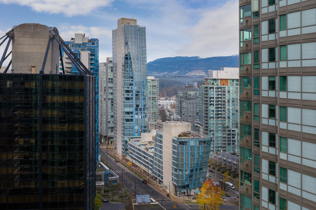 West Pender Place in Vancouver, BC - Building Photo