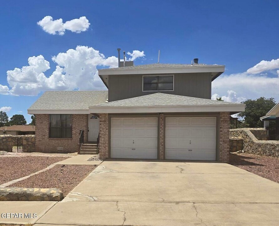 11711 Trey Burton Dr in El Paso, TX - Building Photo