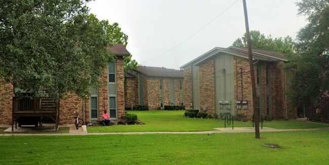 property at 1741 E Henderson Rd