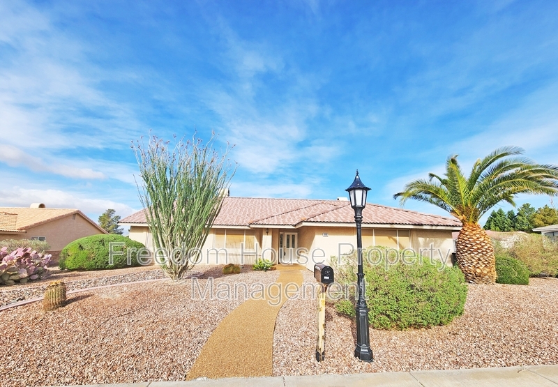 1900 S Vineyard Dr E in Pahrump, NV - Building Photo