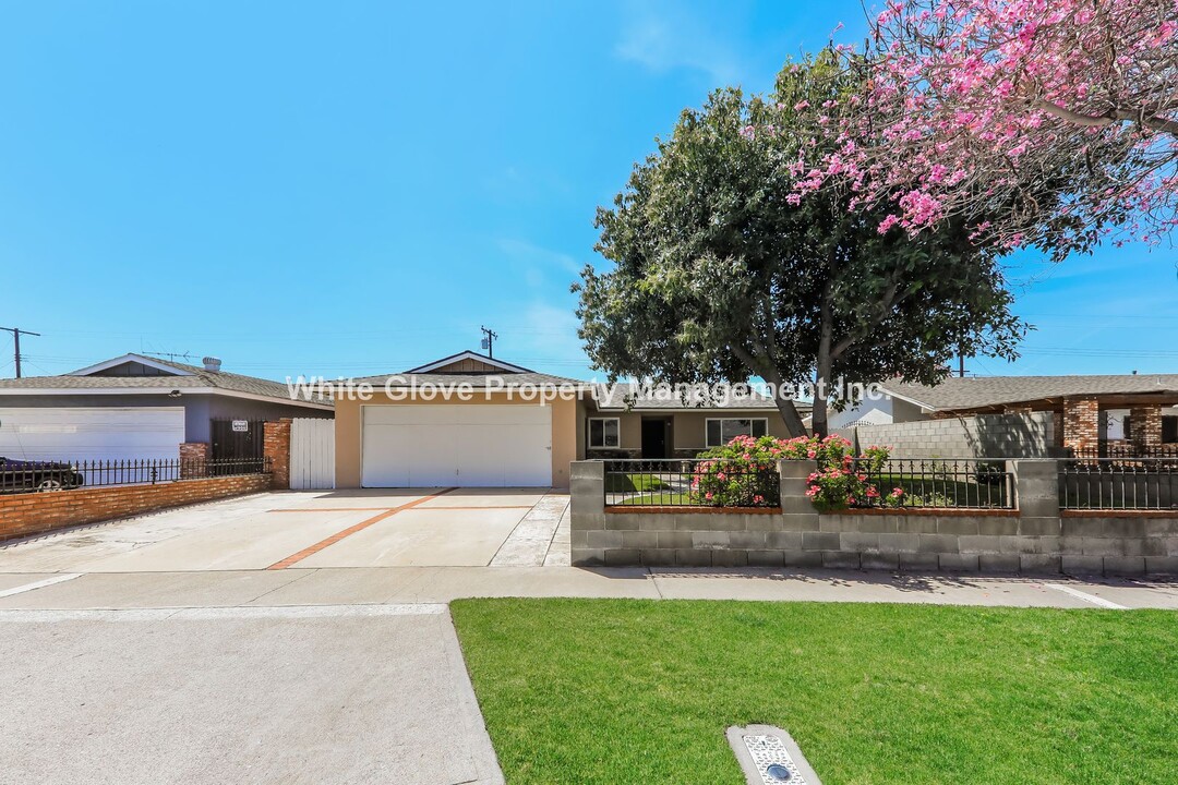 514 S King St in Santa Ana, CA - Building Photo