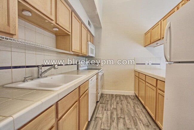 4 Touchstone Dr in Lake Oswego, OR - Building Photo - Building Photo