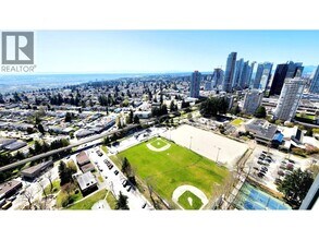 4900 Lennox Ln in Burnaby, BC - Building Photo - Building Photo