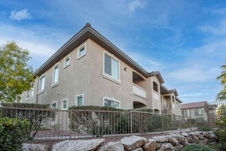 2305 W Horizon Ridge Pkwy in Henderson, NV - Building Photo - Building Photo