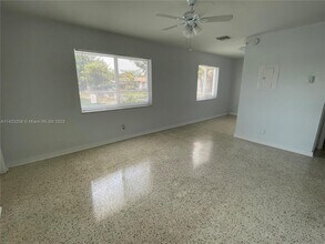 842 SW 2nd St-Unit -C in Hallandale Beach, FL - Building Photo - Building Photo
