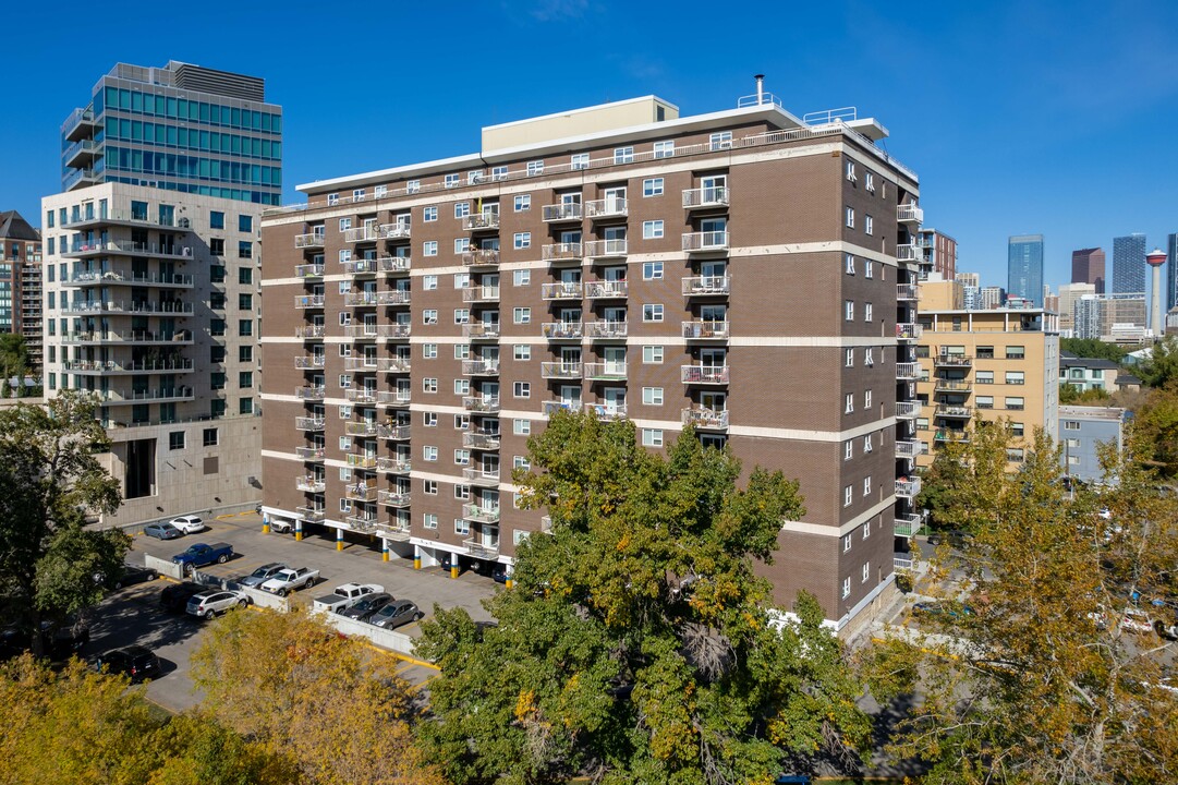 Elbow Tower in Calgary, AB - Building Photo