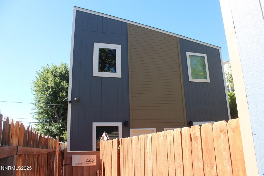 442 E 7th St in Reno, NV - Foto de edificio