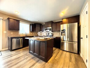 20 NE Badger Ln in Waukee, IA - Building Photo - Building Photo