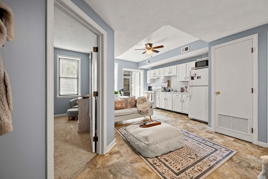 141 Emerson St in Boston, MA - Building Photo