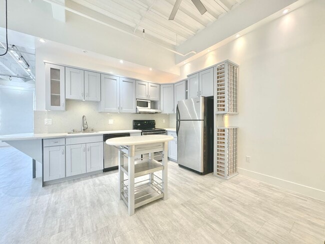 312 W 5th St in Los Angeles, CA - Building Photo - Building Photo