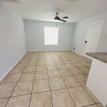 2433-2435 Lola Ave S in Lehigh Acres, FL - Foto de edificio - Building Photo