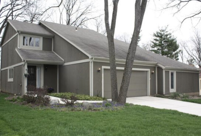 property at 904 Bluffway Dr