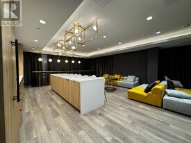 1010 Dundas St E in Whitby, ON - Building Photo