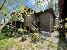 580 Courtwood Ln in Hendersonville, NC - Building Photo