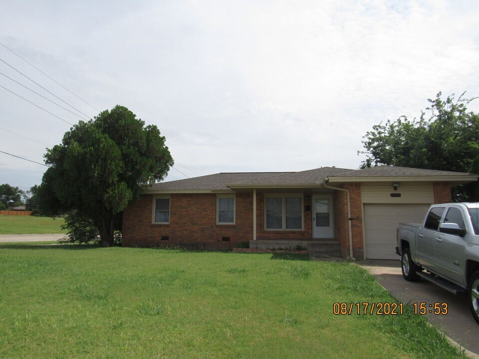 3802 NW Dearborn Ave in Lawton, OK - Building Photo
