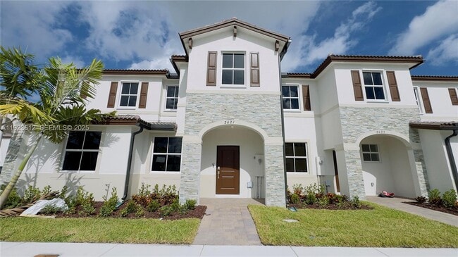 property at 2621 SE 27th Dr